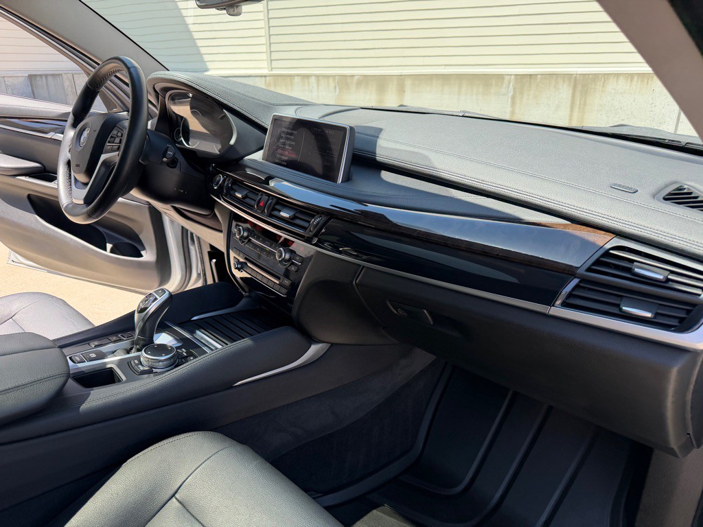 2016 BMW X6 Image 25