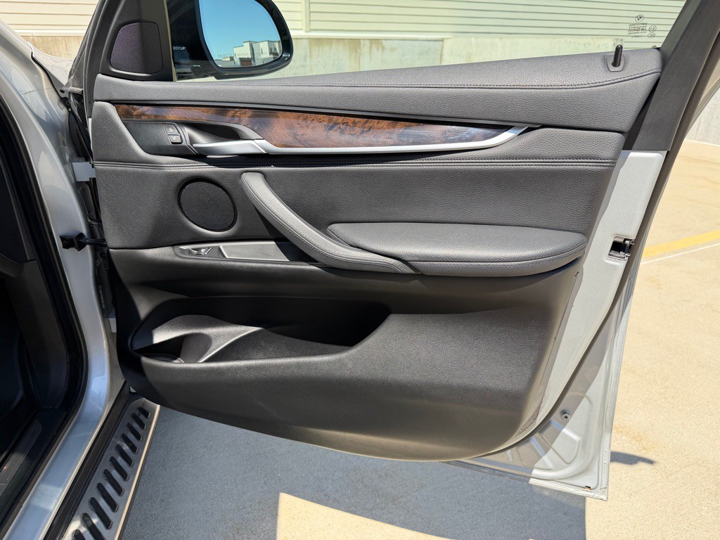 2016 BMW X6 Image 30