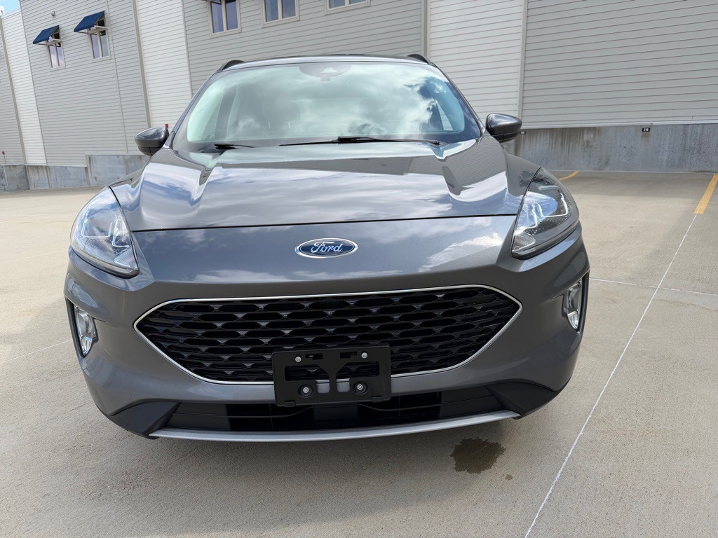 2021 Ford Escape Image 2