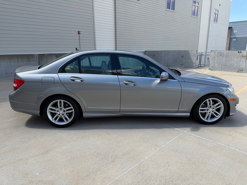 2014 Mercedes-Benz C-Class Image 2