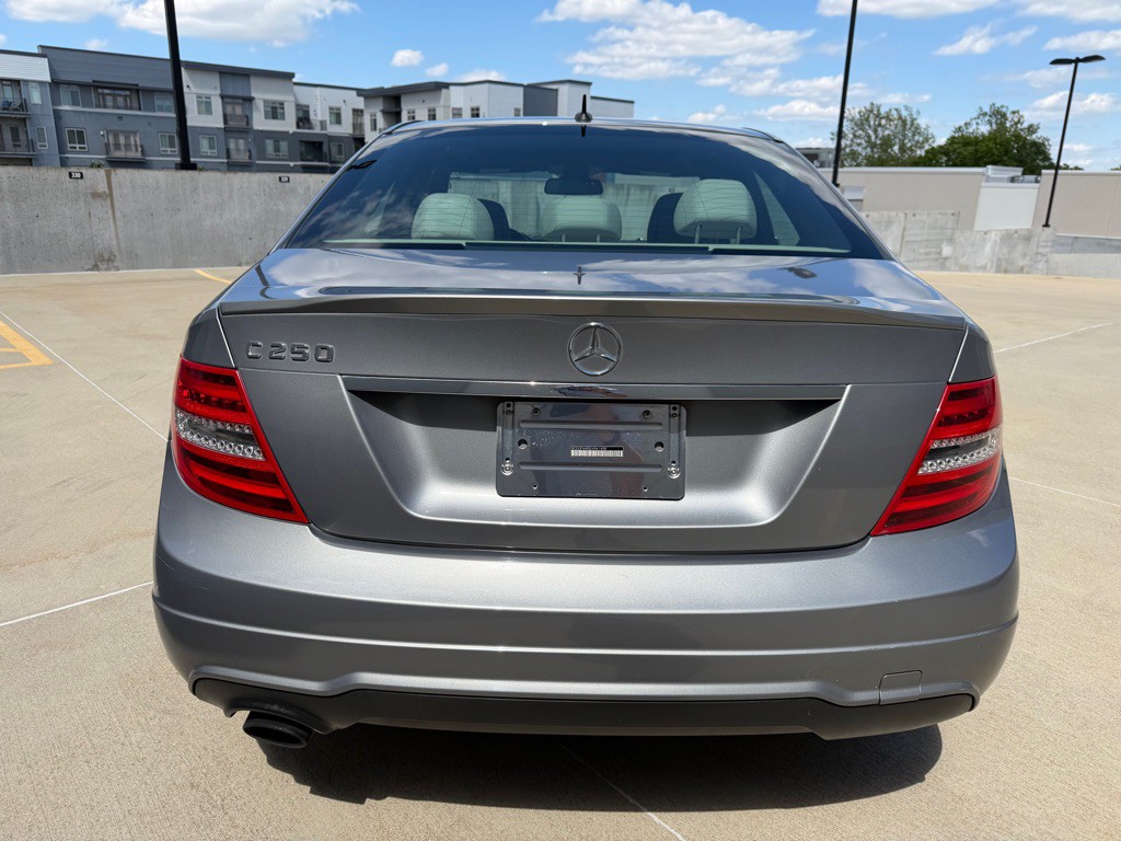 2014 Mercedes-Benz C-Class Image 4