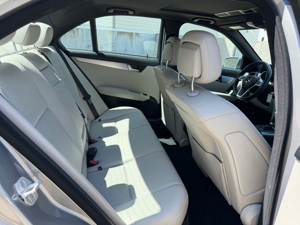2014 Mercedes-Benz C-Class Image 24