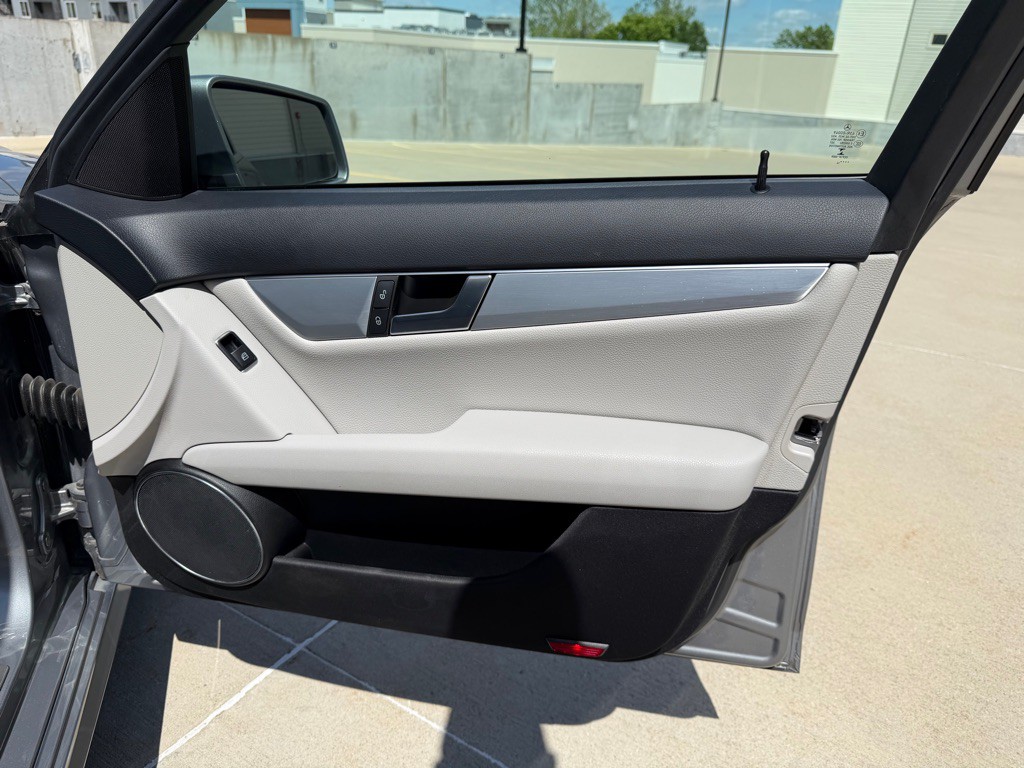 2014 Mercedes-Benz C-Class Image 25
