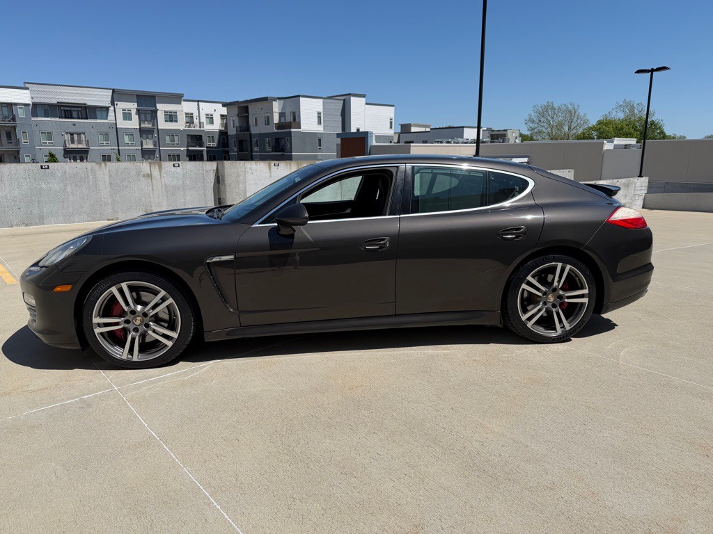 2012 Porsche Panamera Image 2