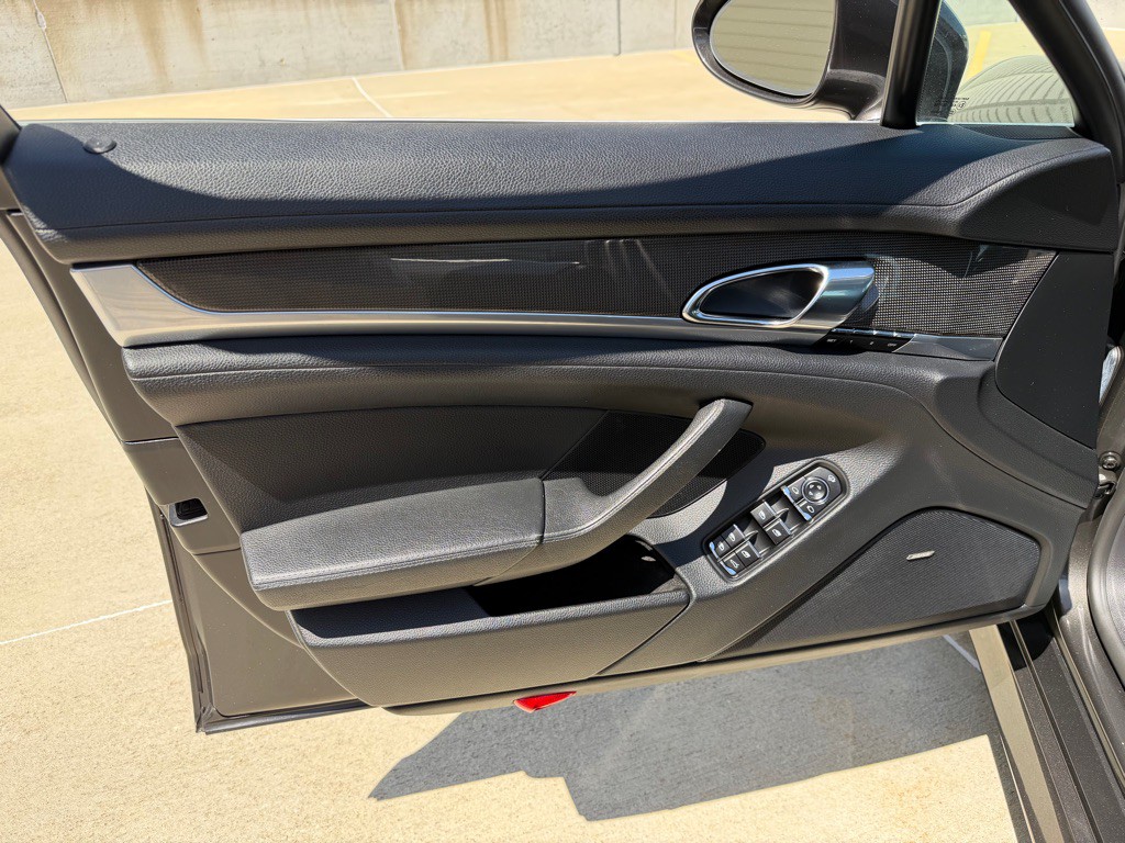 2012 Porsche Panamera Image 10