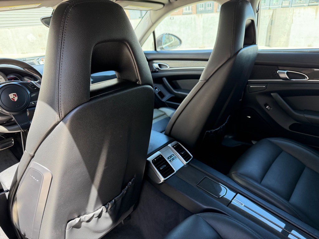 2012 Porsche Panamera Image 18