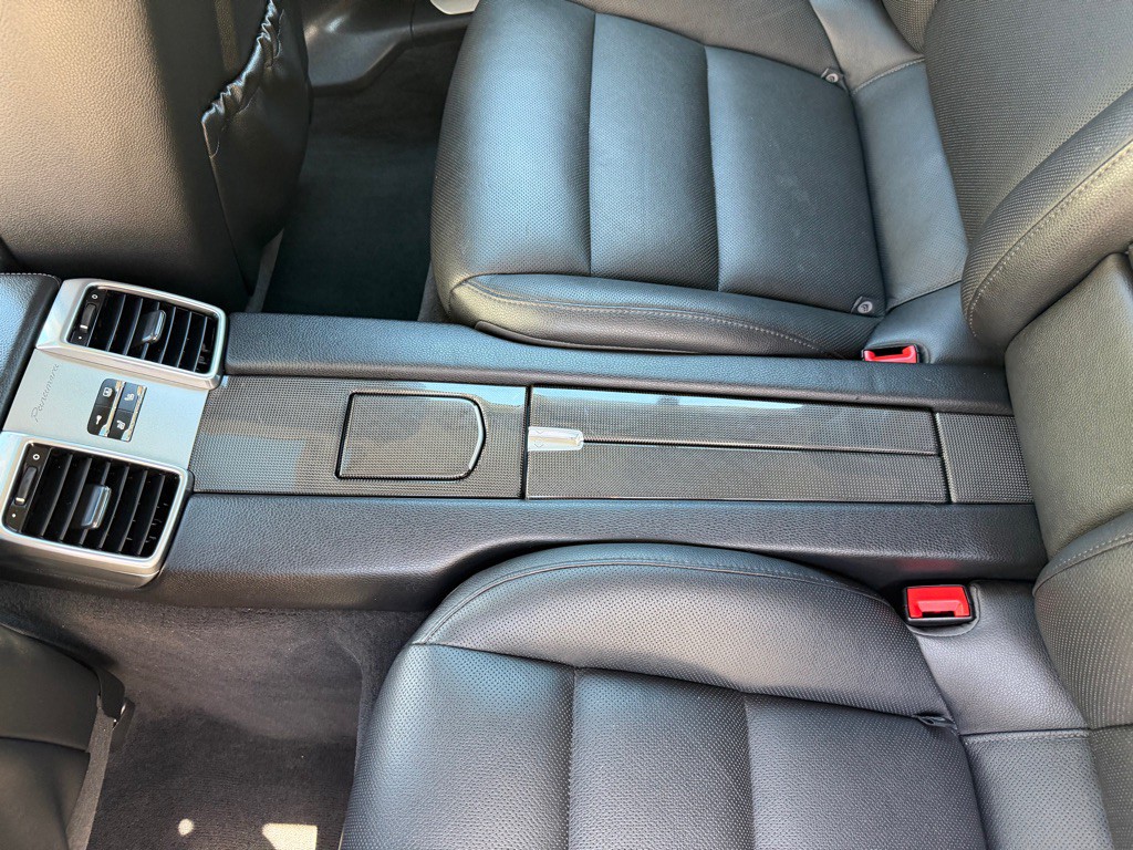 2012 Porsche Panamera Image 19