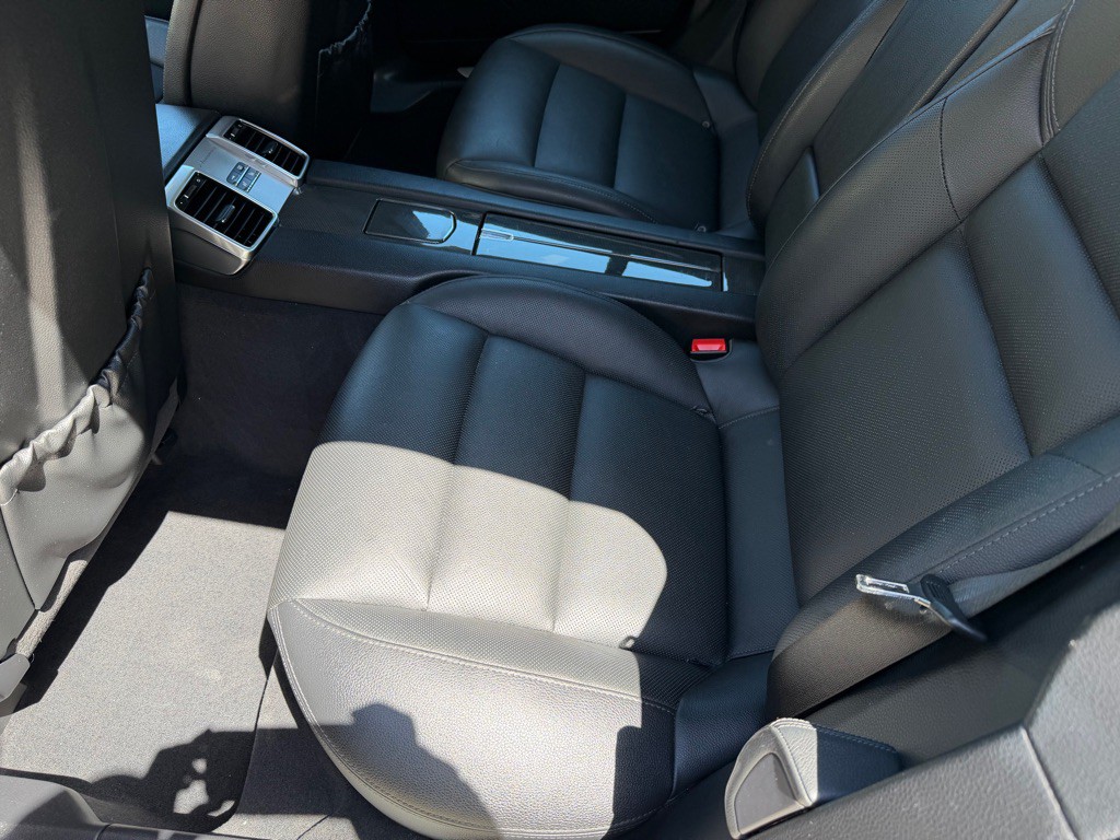 2012 Porsche Panamera Image 20