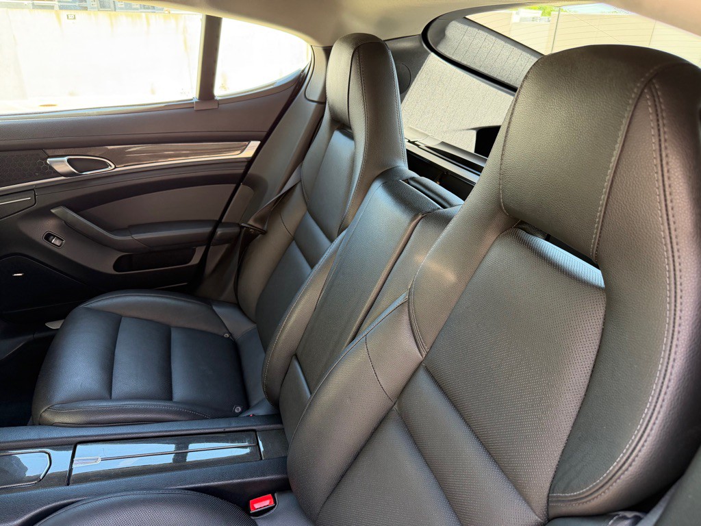 2012 Porsche Panamera Image 21