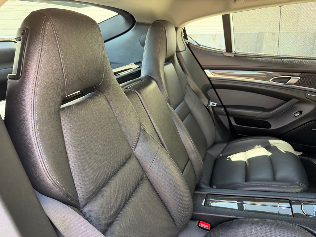 2012 Porsche Panamera Image 25