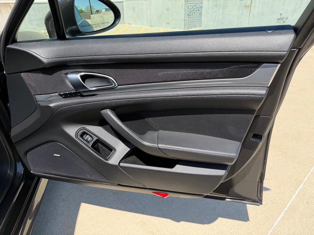 2012 Porsche Panamera Image 32