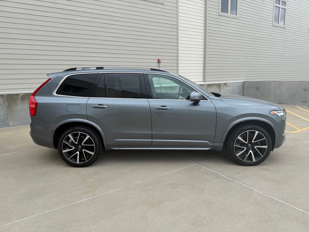 2018 Volvo XC90 Image 2