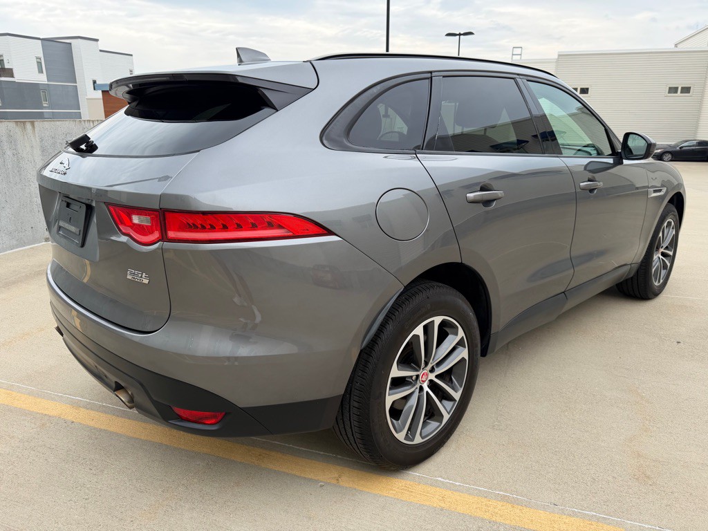 2018 Jaguar F-PACE Image 3