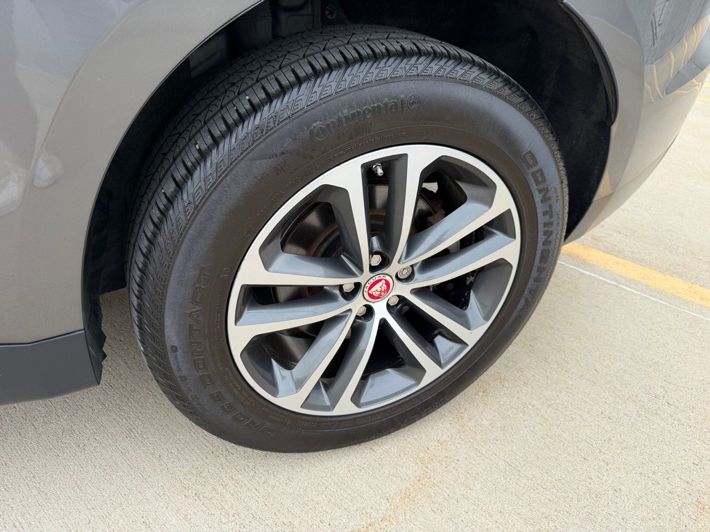 2018 Jaguar F-PACE Image 9