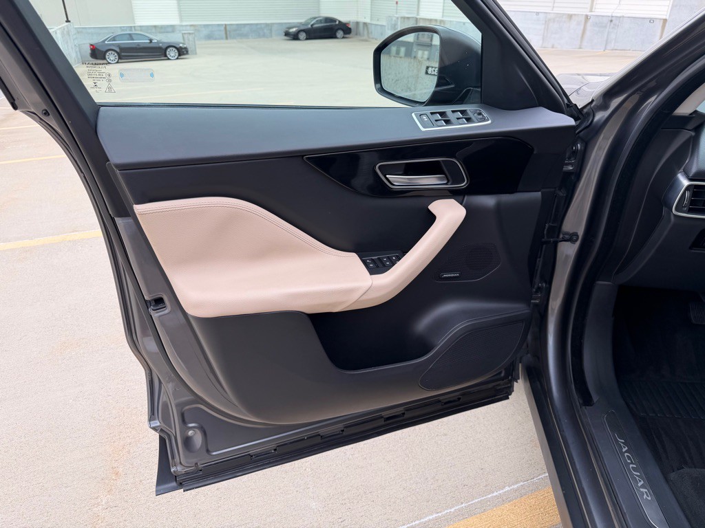 2018 Jaguar F-PACE Image 10