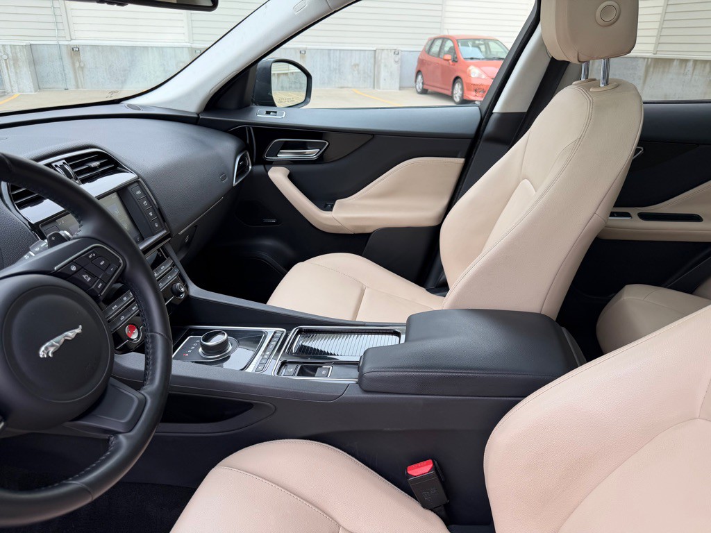 2018 Jaguar F-PACE Image 11