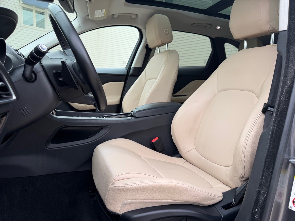 2018 Jaguar F-PACE Image 12
