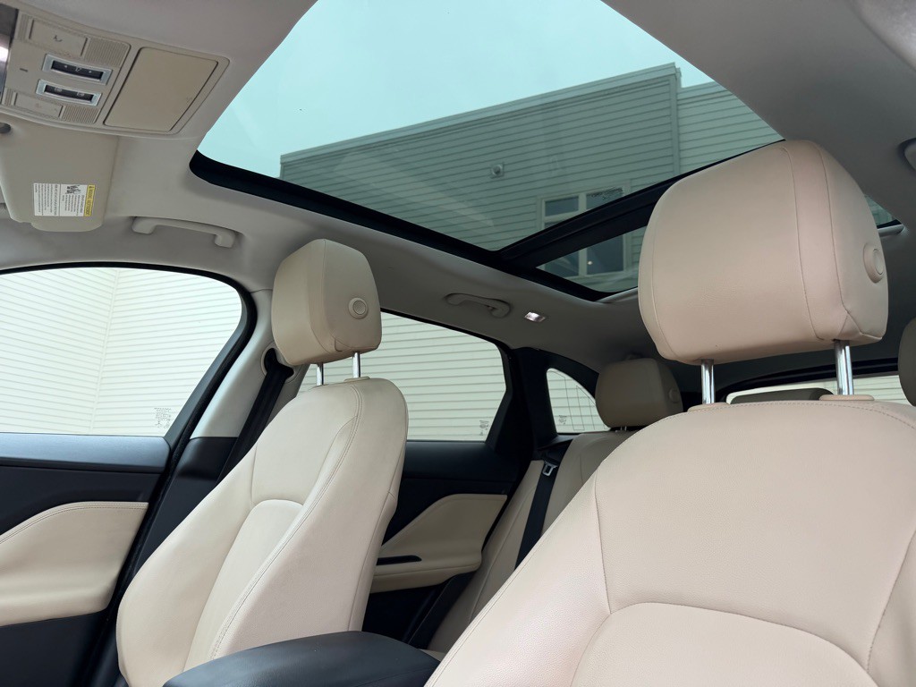 2018 Jaguar F-PACE Image 13