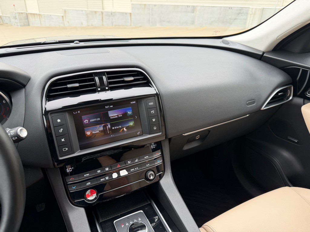 2018 Jaguar F-PACE Image 15