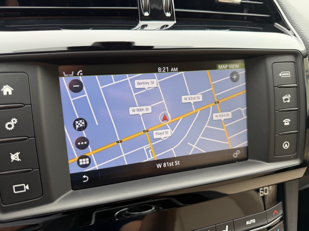 2018 Jaguar F-PACE Image 17