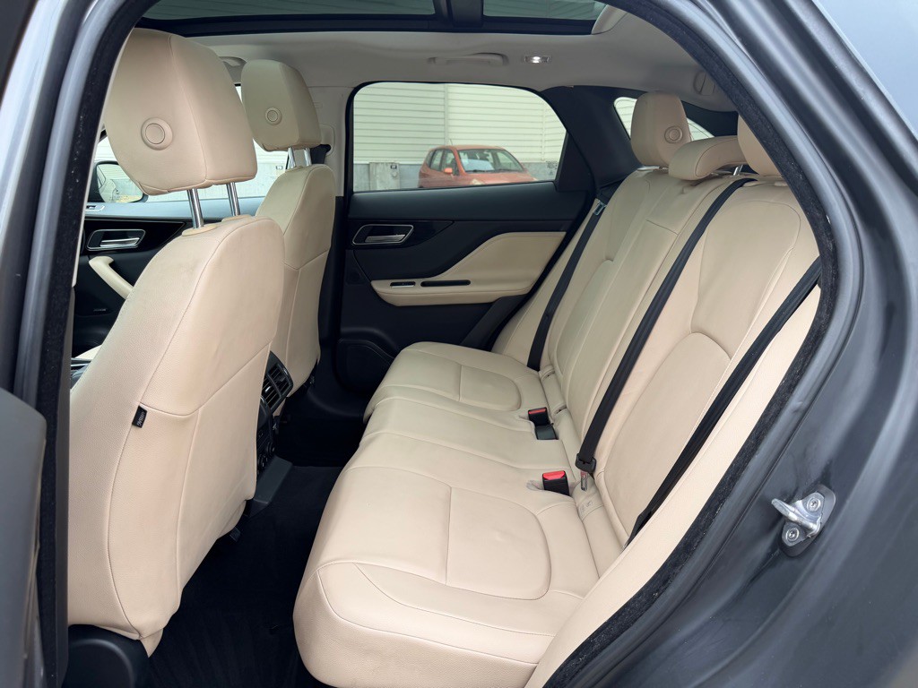 2018 Jaguar F-PACE Image 19