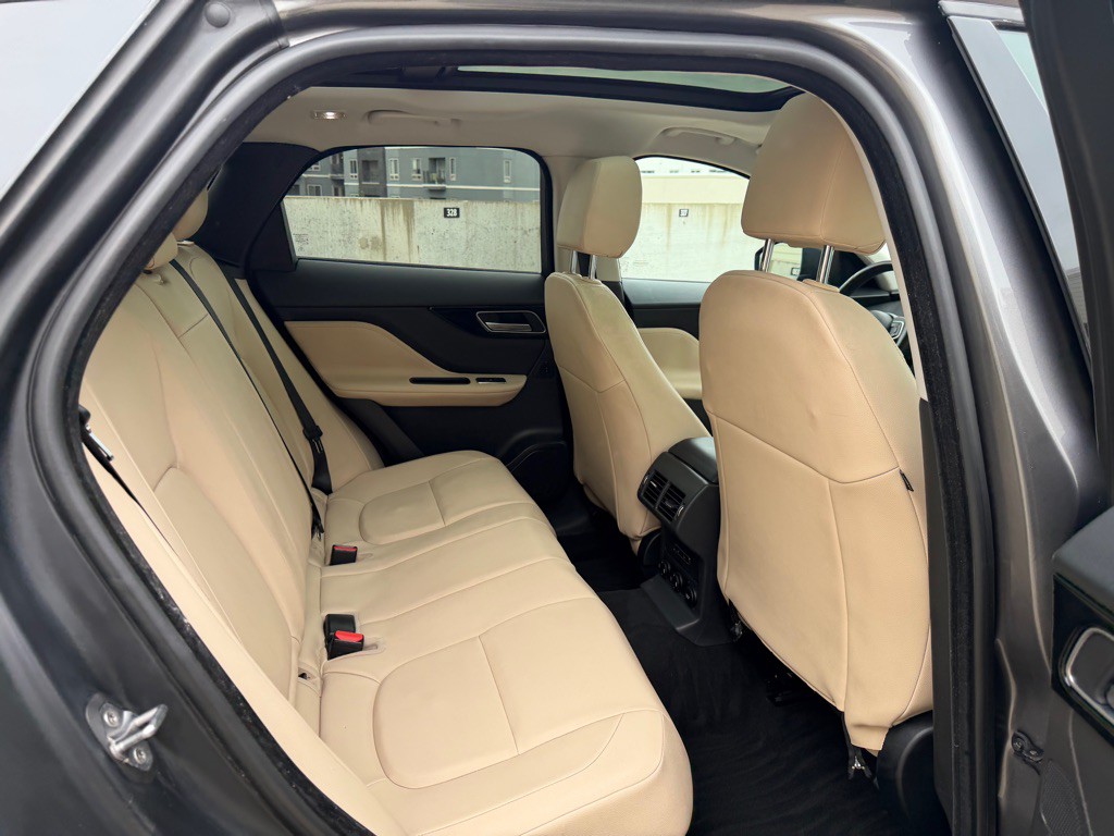 2018 Jaguar F-PACE Image 22