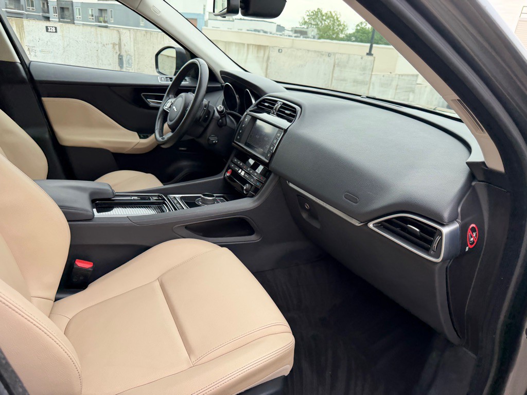 2018 Jaguar F-PACE Image 24