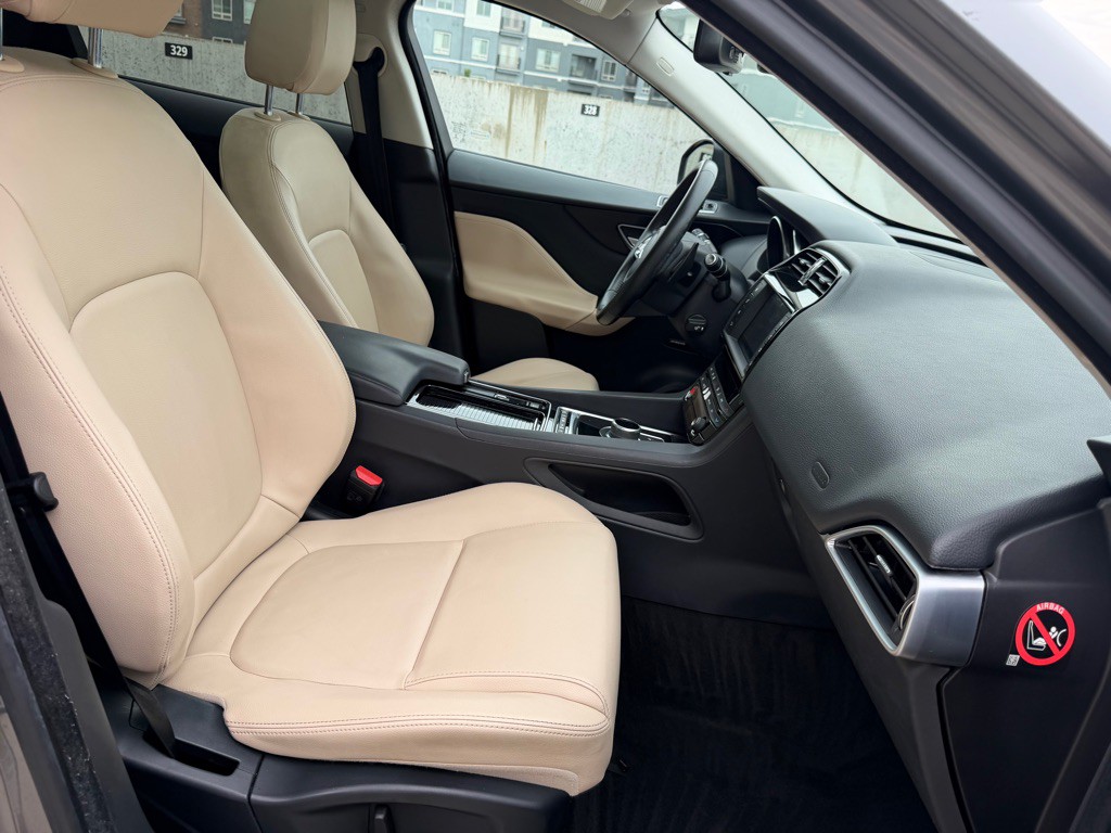 2018 Jaguar F-PACE Image 25