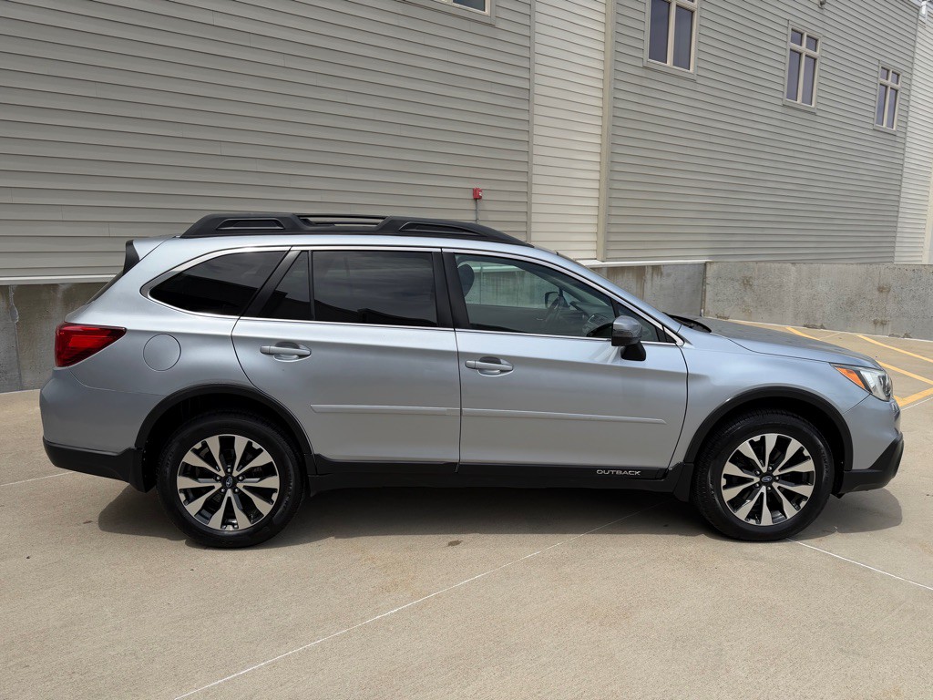 2015 Subaru Outback Image 2