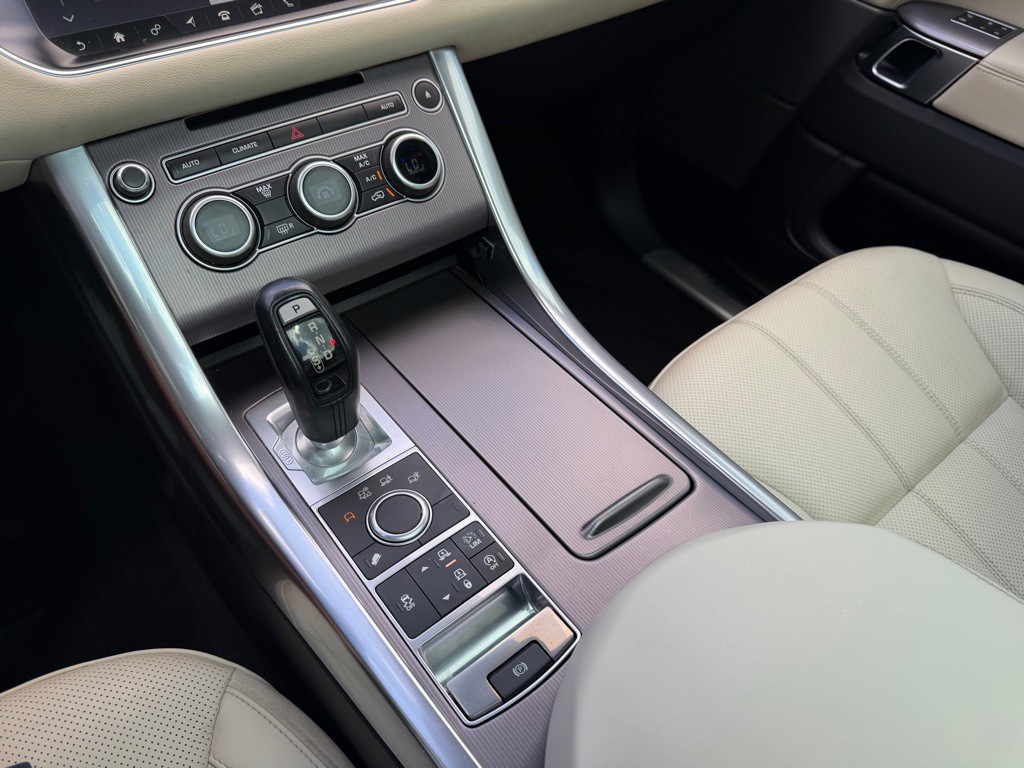 2017 Land Rover Range Rover Sport Image 23