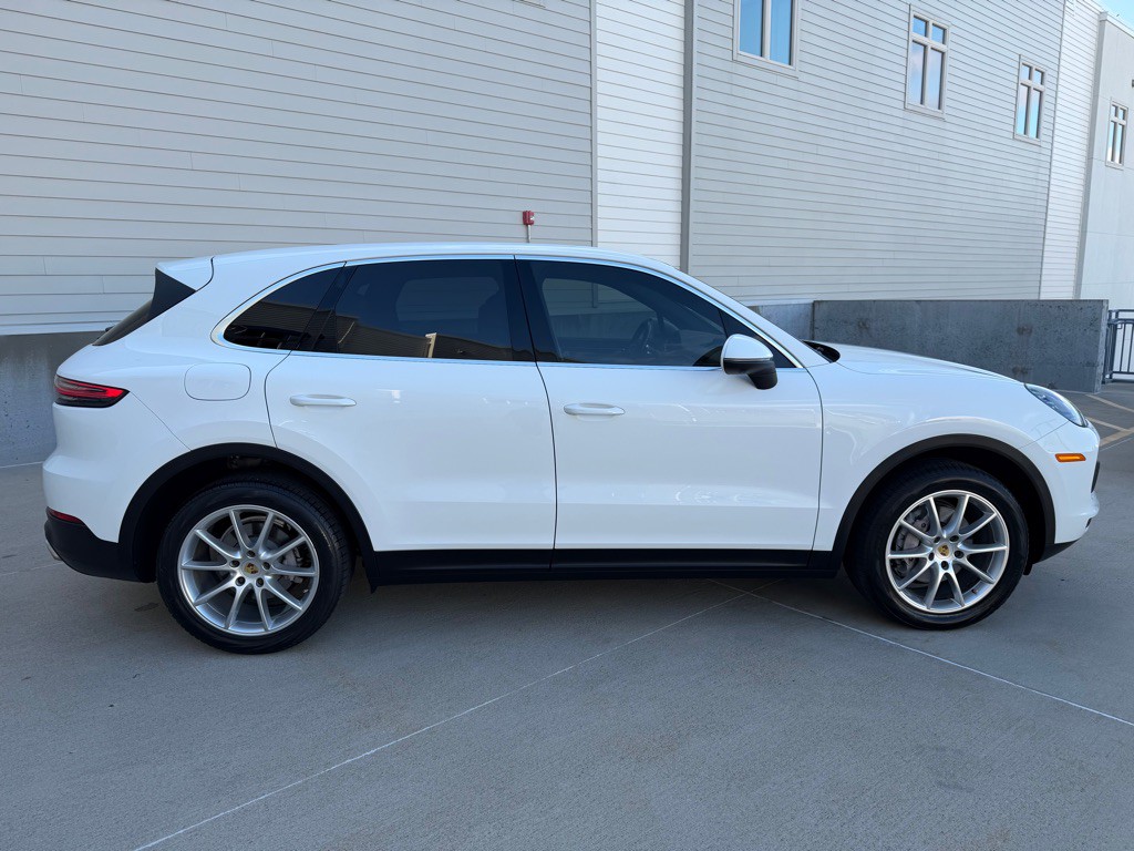 2019 Porsche Cayenne Image 2