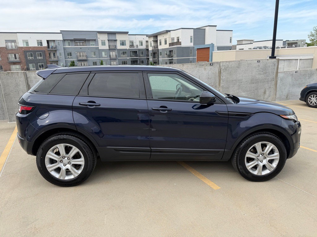 2019 Land Rover Range Rover Evoque Image 2