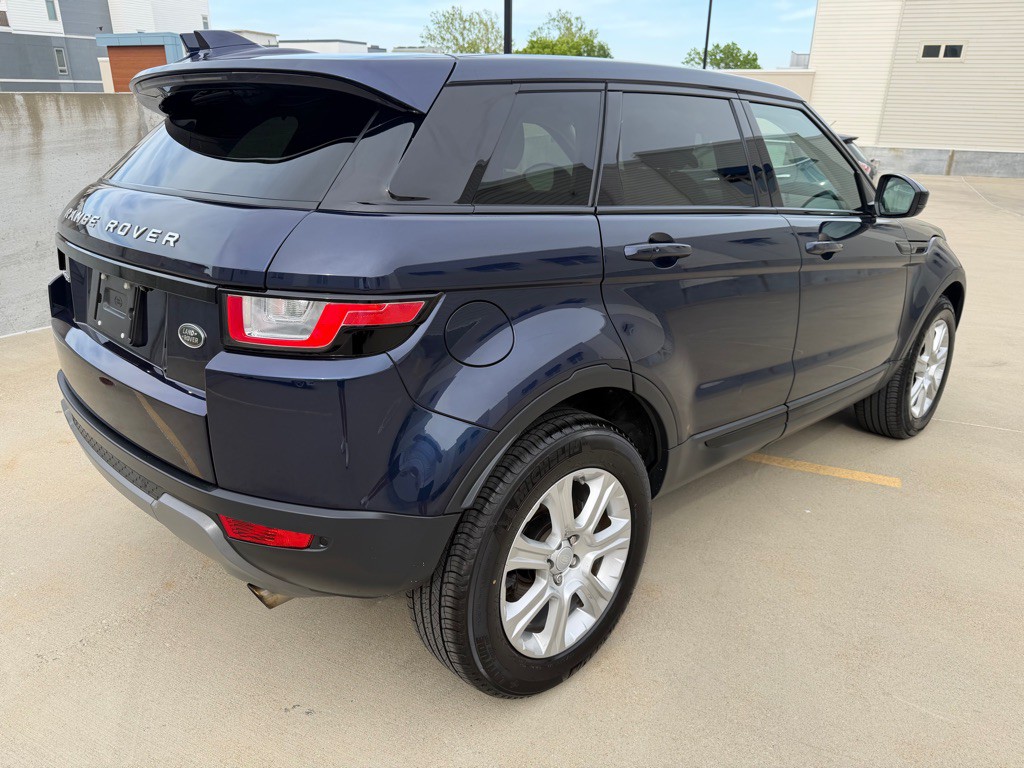 2019 Land Rover Range Rover Evoque Image 3