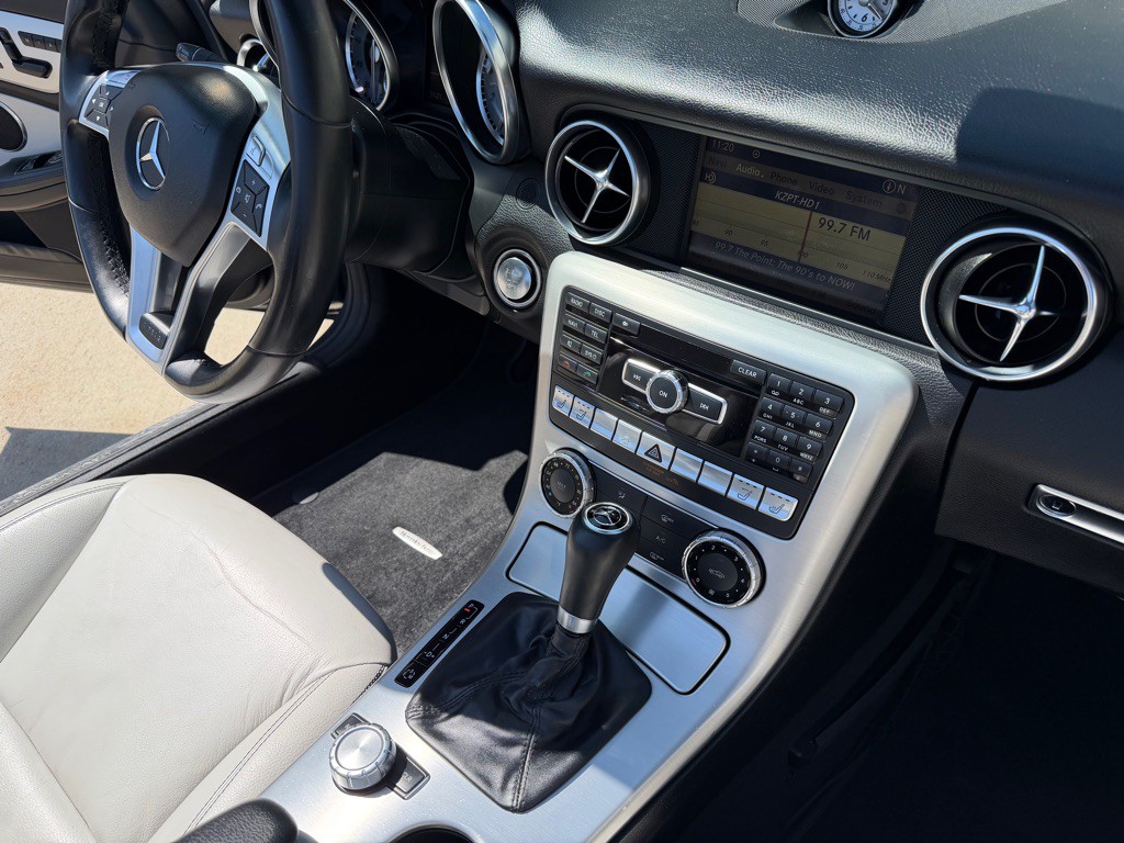 2012 Mercedes-Benz SLK-Class Image 17