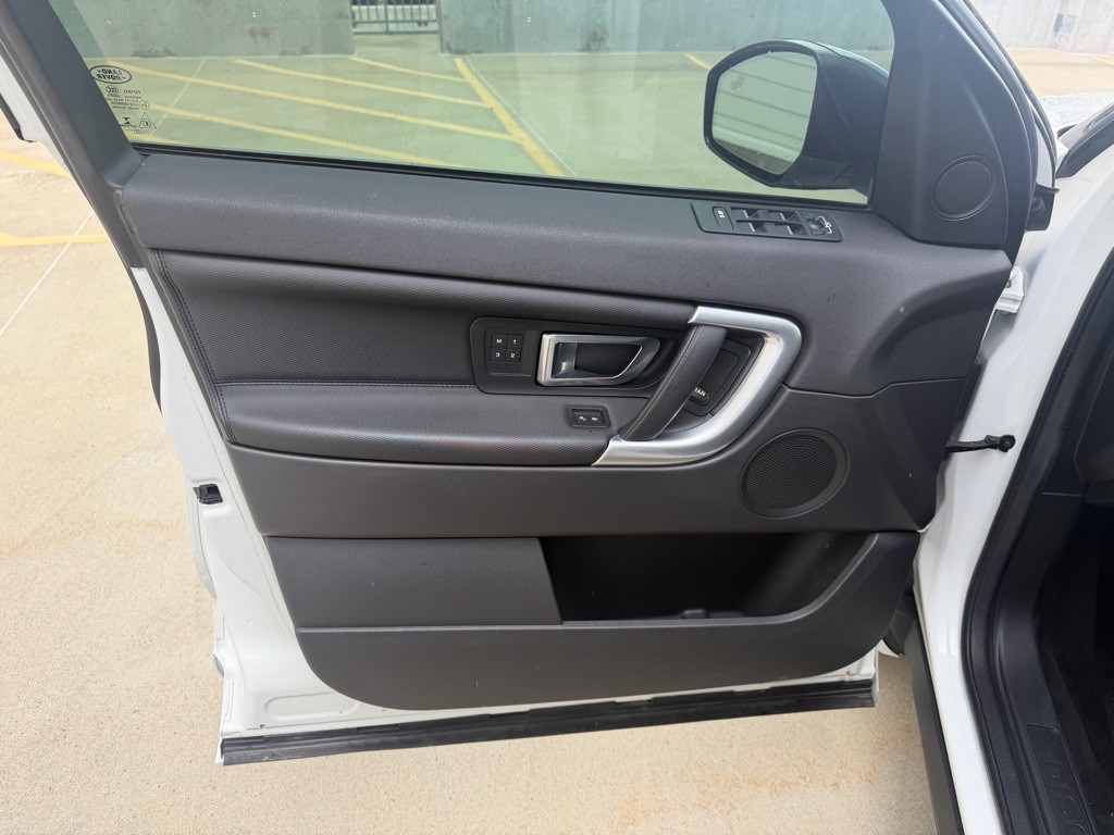 2018 Land Rover Discovery Sport Image 10