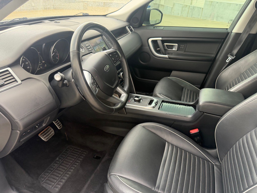 2018 Land Rover Discovery Sport Image 12