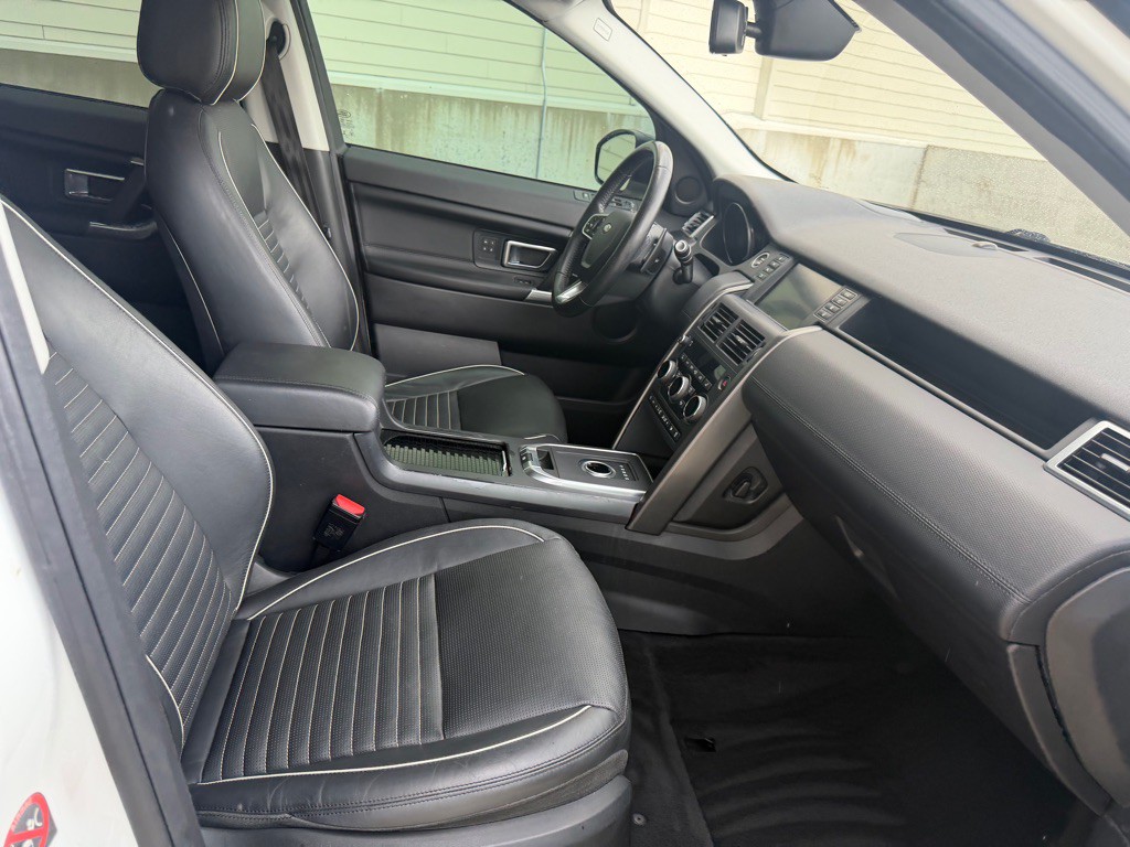 2018 Land Rover Discovery Sport Image 31