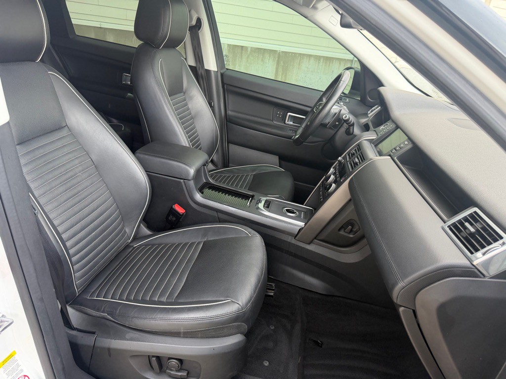 2018 Land Rover Discovery Sport Image 32