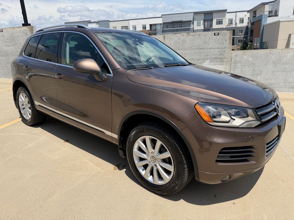 2012 Volkswagen Touareg Image 1