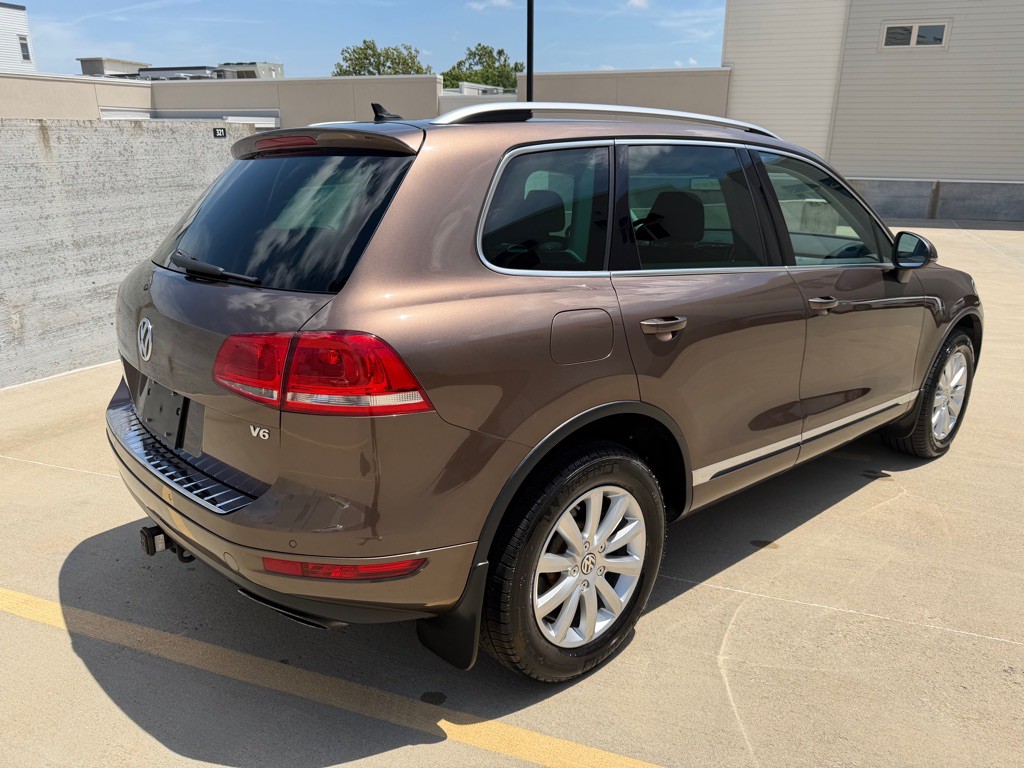 2012 Volkswagen Touareg Image 3