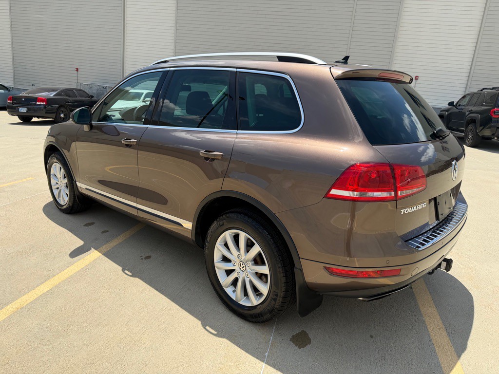 2012 Volkswagen Touareg Image 5