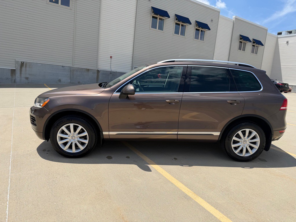 2012 Volkswagen Touareg Image 6