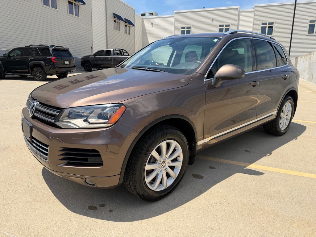 2012 Volkswagen Touareg Image 7