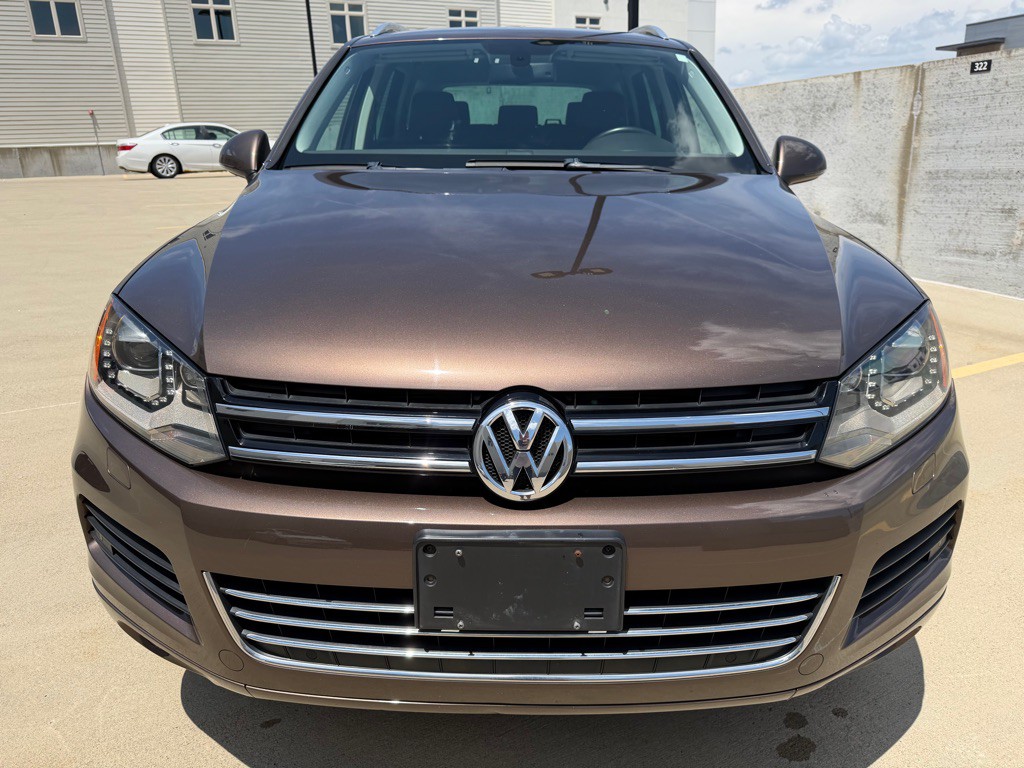2012 Volkswagen Touareg Image 8