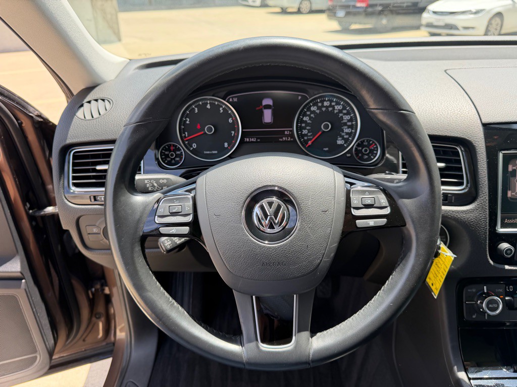 2012 Volkswagen Touareg Image 13
