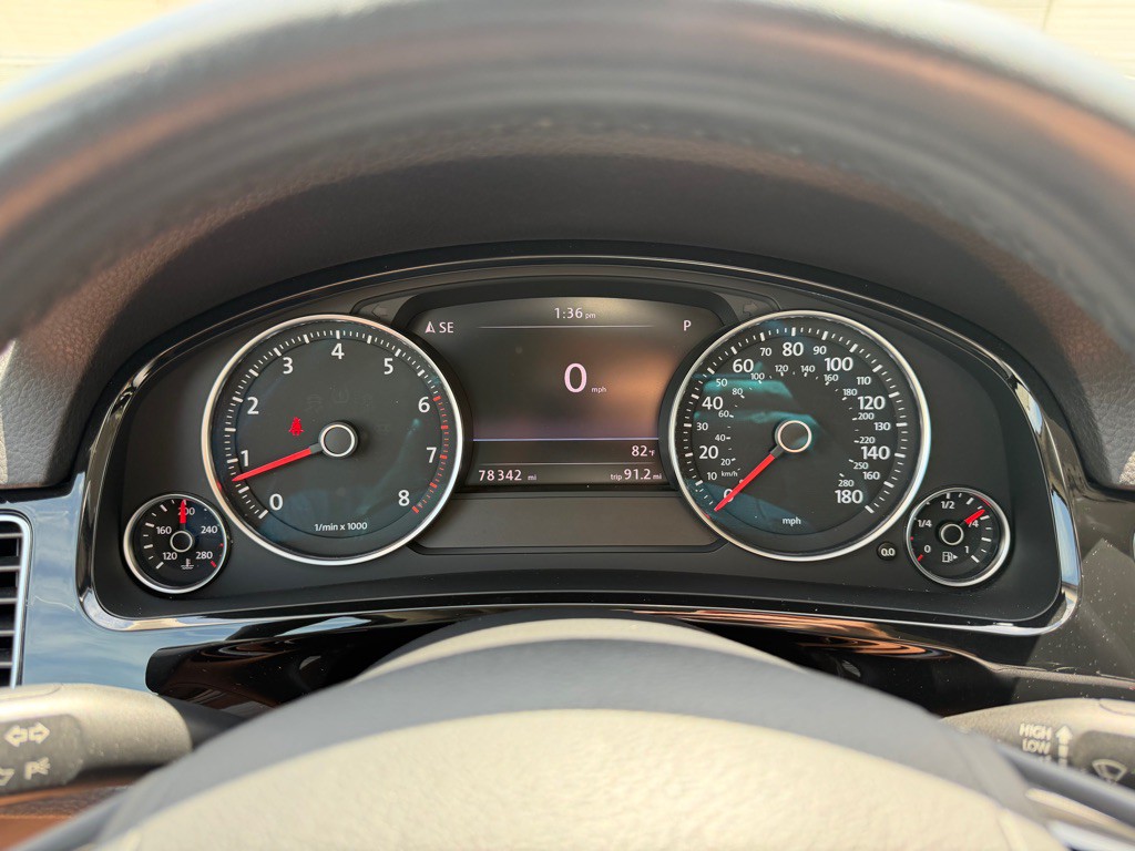 2012 Volkswagen Touareg Image 14