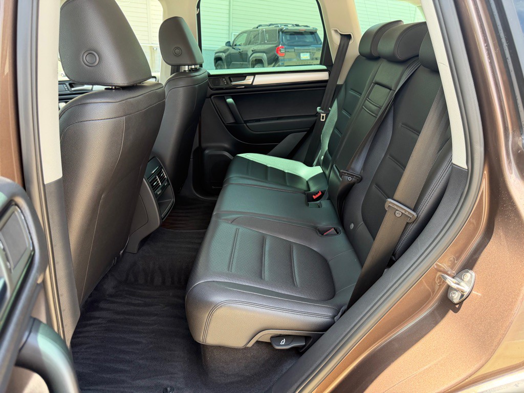 2012 Volkswagen Touareg Image 19