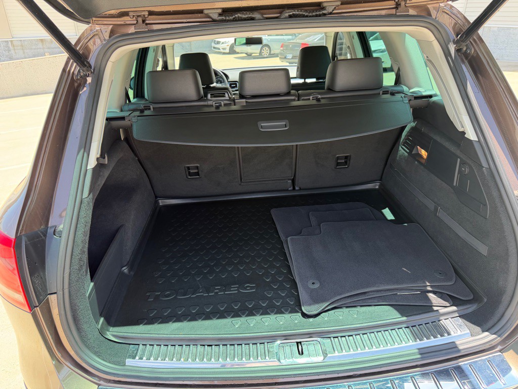 2012 Volkswagen Touareg Image 20