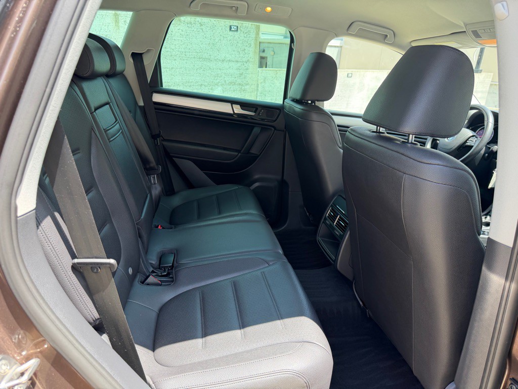 2012 Volkswagen Touareg Image 22