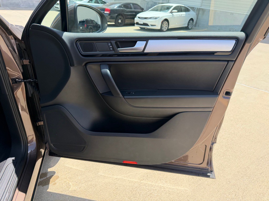 2012 Volkswagen Touareg Image 23